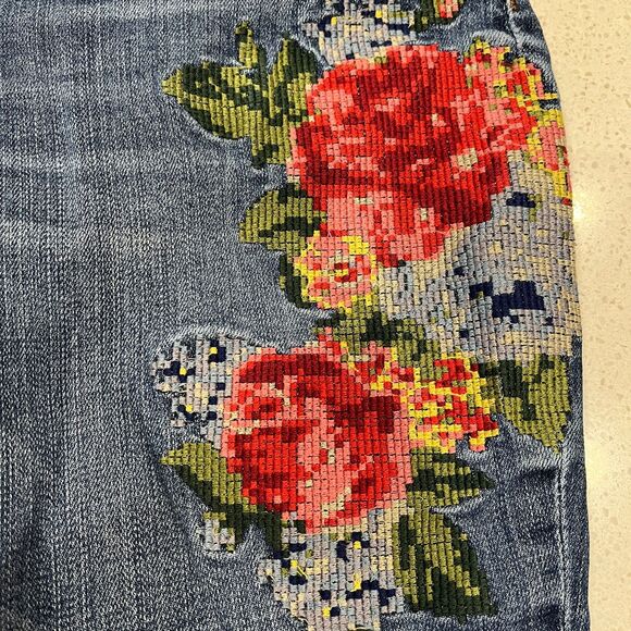 Kut from the Kloth Reese Ankle Jeans Size 4 – Floral Embroidered Denim - Picture 9 of 16